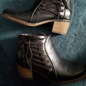 AVENUE 10W BOOTIES